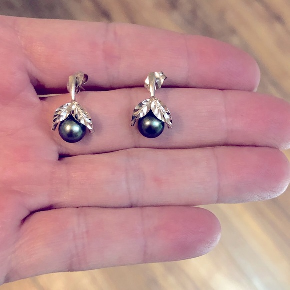 14K Maui Divers Black Tahitian Pearl Earrings - Picture 1 of 7
